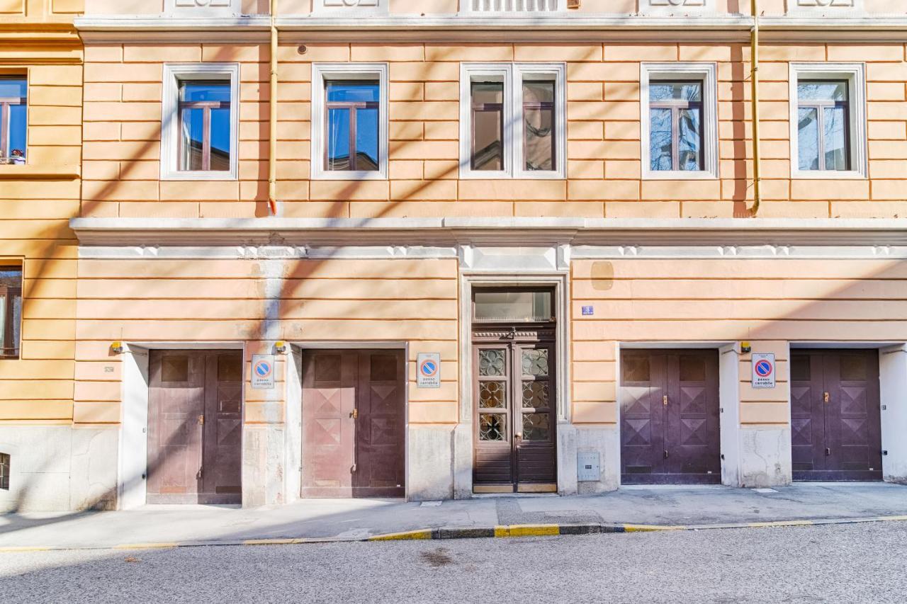 Frida Apartment Nuovo Luminoso Con Vista Aperta Trieszt Kültér fotó